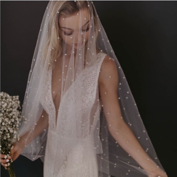 Untamed Petals by Jackson Veil with Pearl Hair Comb - Picture 2 of 6